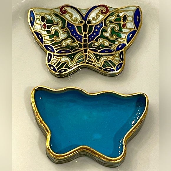 Vintage Cloisonné Butterfly Enamel Trinket / Pill Box - Picture 2 of 5